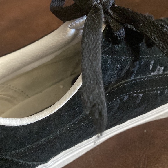 Vans - Picture 6 of 7